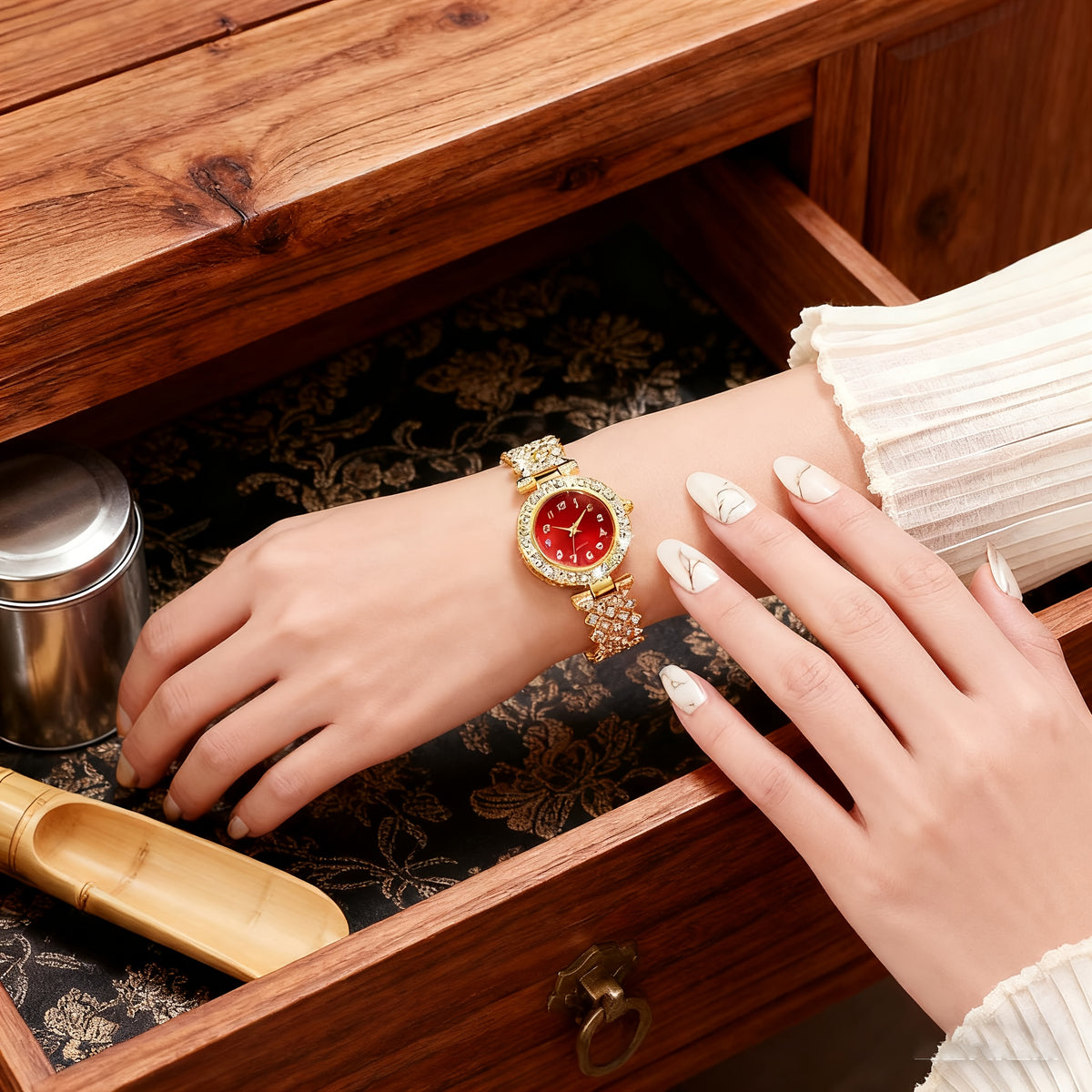 Relógio Feminino Vermelho — detalhe 2 das peças do conjunto