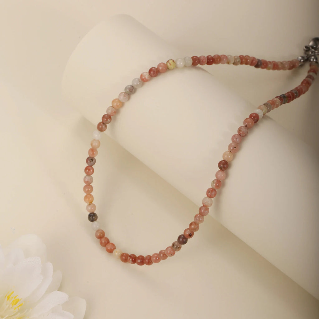 Colar Feminino de Pedras Naturais — Amazonita 4mm e Ônix Índia com Detalhes em Flor de Inverno Rosa