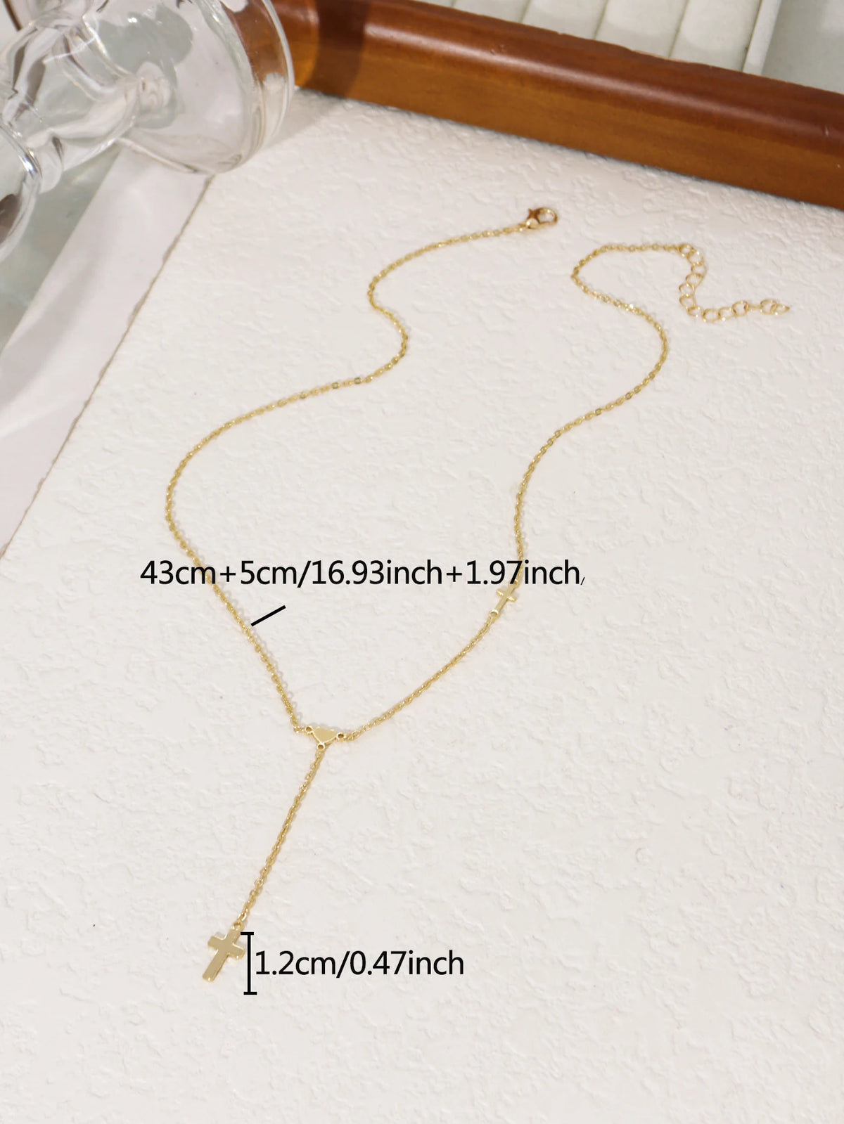 Colar Feminino Dourado em Y com Pingentes de Cruz e Coração – Delicado e Elegante