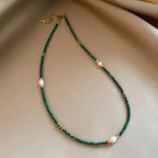 Colar Feminino Elegante com Pérolas, Pedras e Pingente de Zircão Esmeralda, Corrente em Camadas para Clavícula,