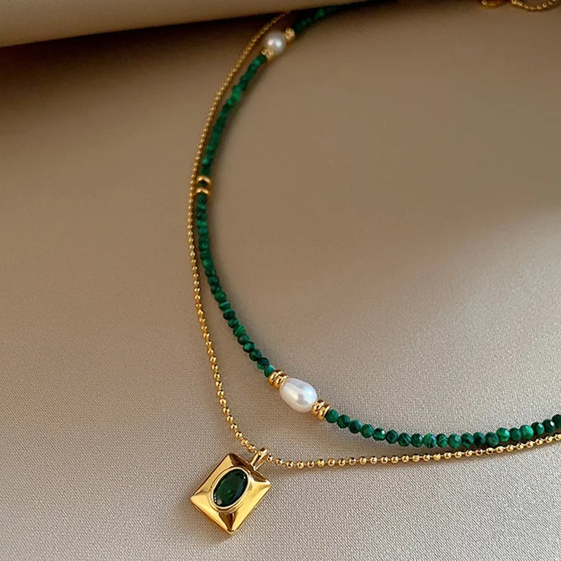 Colar Feminino Elegante com Pérolas, Pedras e Pingente de Zircão Esmeralda, Corrente em Camadas para Clavícula,