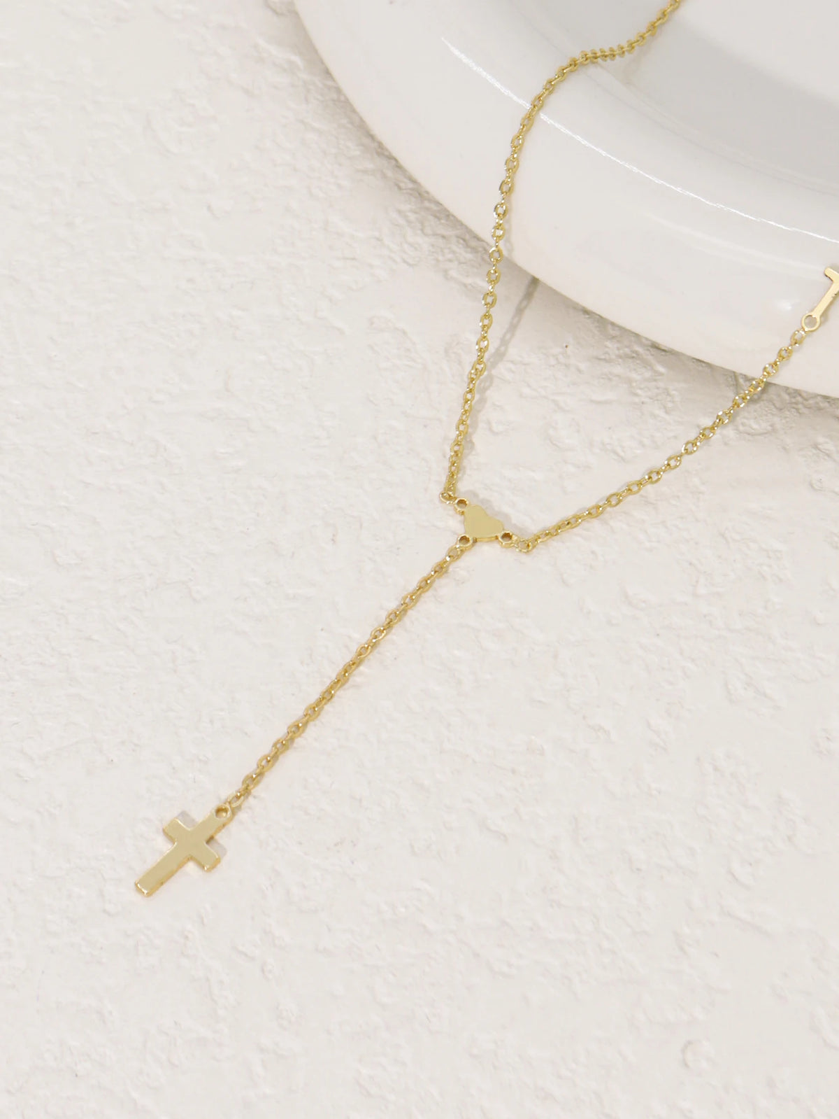 Colar Feminino Dourado em Y com Pingentes de Cruz e Coração – Delicado e Elegante