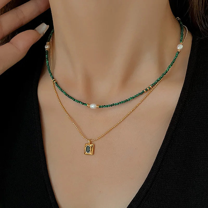 Colar Feminino Elegante com Pérolas, Pedras e Pingente de Zircão Esmeralda, Corrente em Camadas para Clavícula,