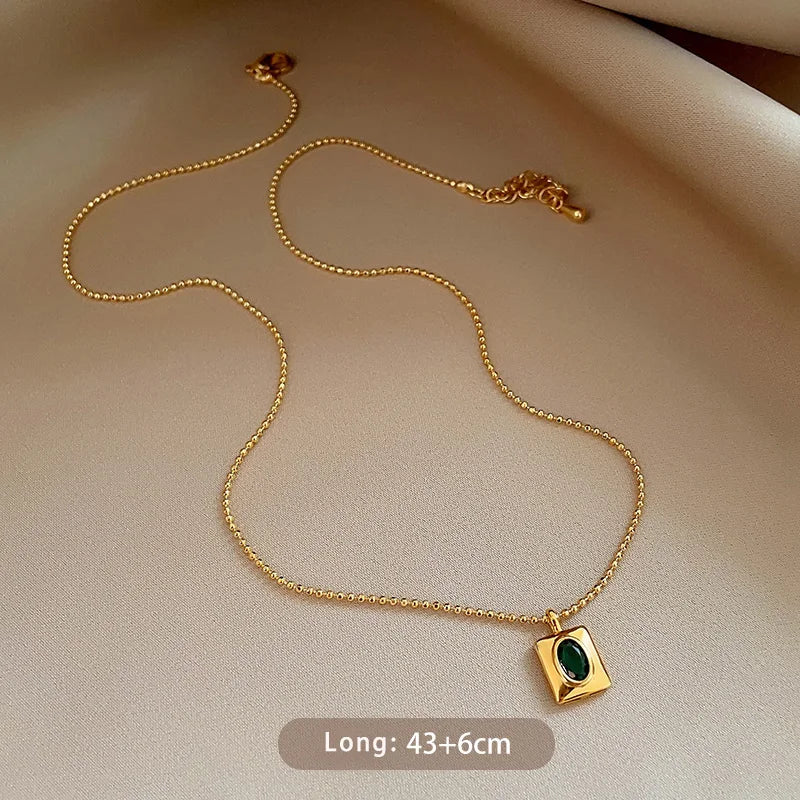Colar Feminino Elegante com Pérolas, Pedras e Pingente de Zircão Esmeralda, Corrente em Camadas para Clavícula,