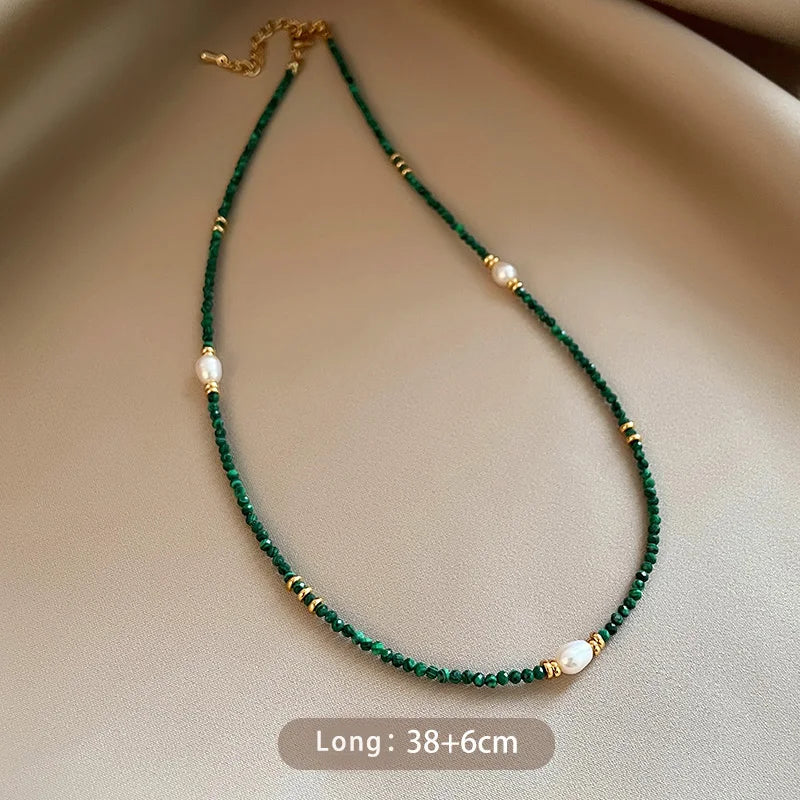 Colar Feminino Elegante com Pérolas, Pedras e Pingente de Zircão Esmeralda, Corrente em Camadas para Clavícula,
