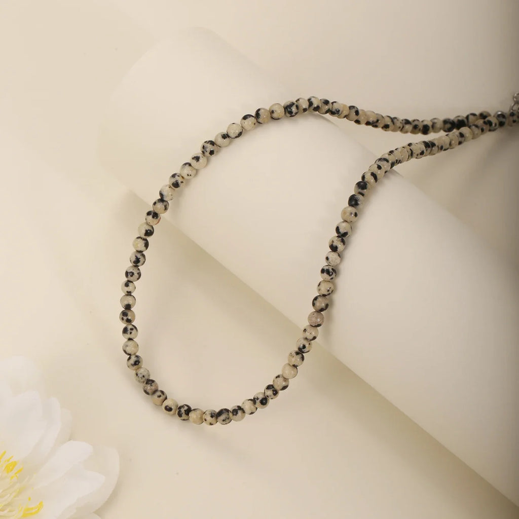 Colar Feminino de Pedras Naturais — Amazonita 4mm e Ônix Índia com Detalhes em Flor de Inverno Rosa