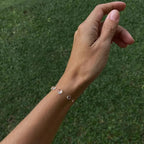 Conjunto de Colar e Brincos Gota d’Água – Design Minimalista e Elegante para Mulheres