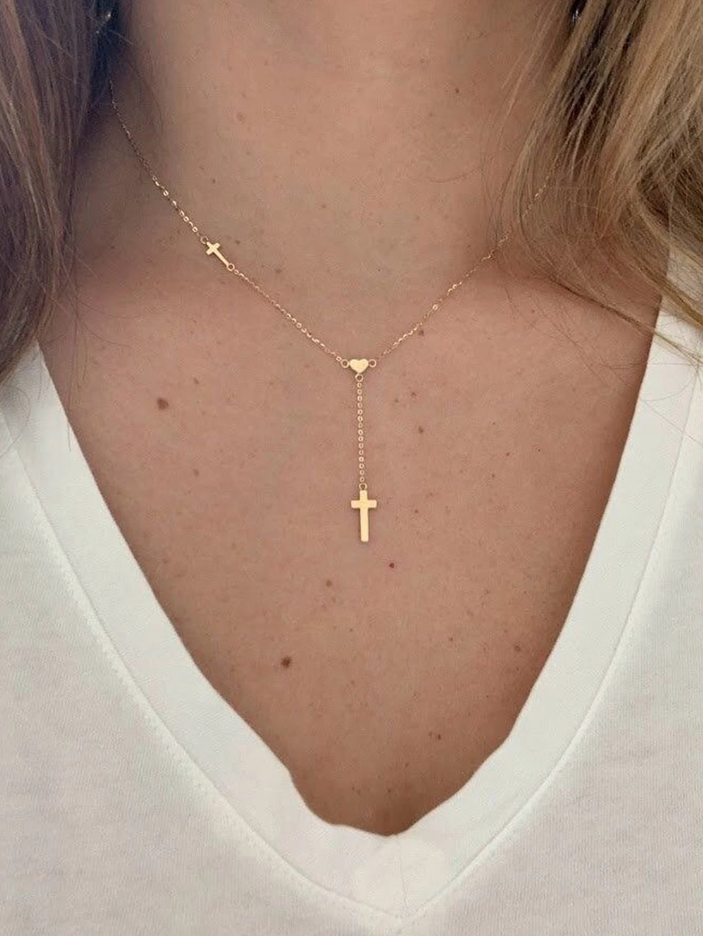 Colar Feminino Dourado em Y com Pingentes de Cruz e Coração – Delicado e Elegante