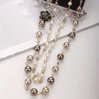 Colar Vintage de Pérolas e Flores de Camélia – Elegância em Duas Camadas para Festas e Eventos