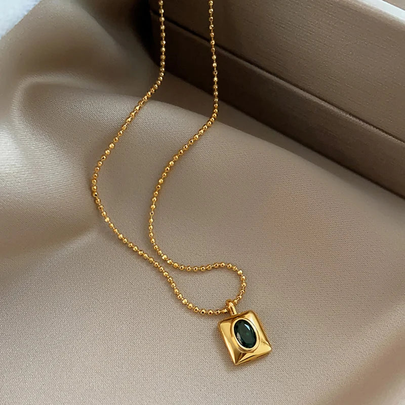 Colar Feminino Elegante com Pérolas, Pedras e Pingente de Zircão Esmeralda, Corrente em Camadas para Clavícula,